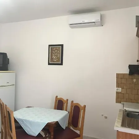 Konukevi Colombo Avlonya